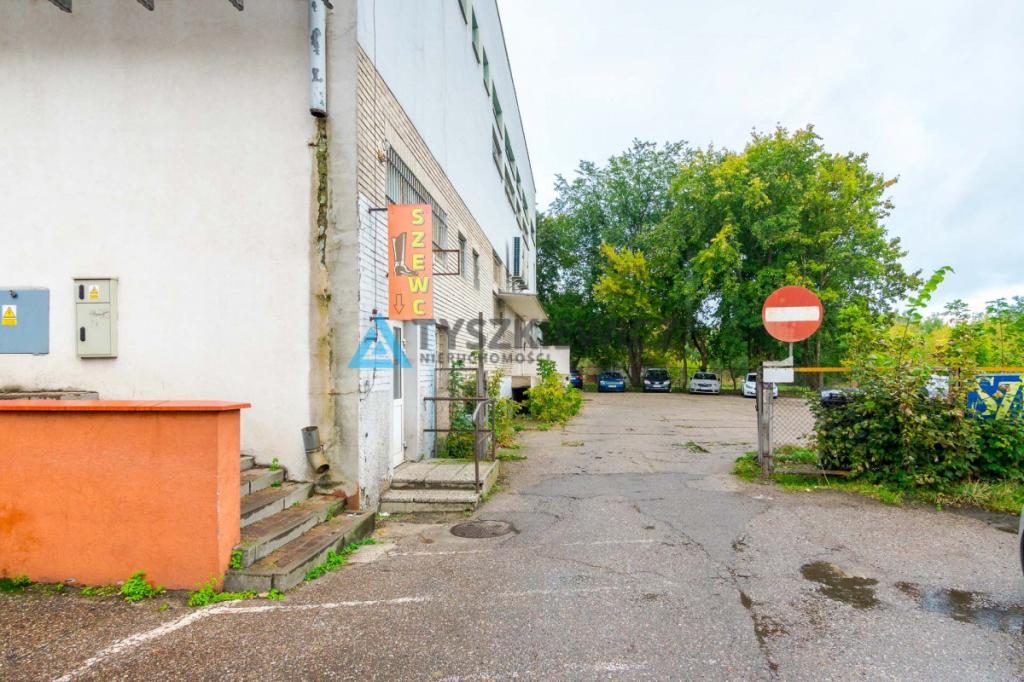 DOM 400M Z ŚWIETNIE PRESPERUJĄCYM SALONEM MEBLOWYM - zdjęcie 26