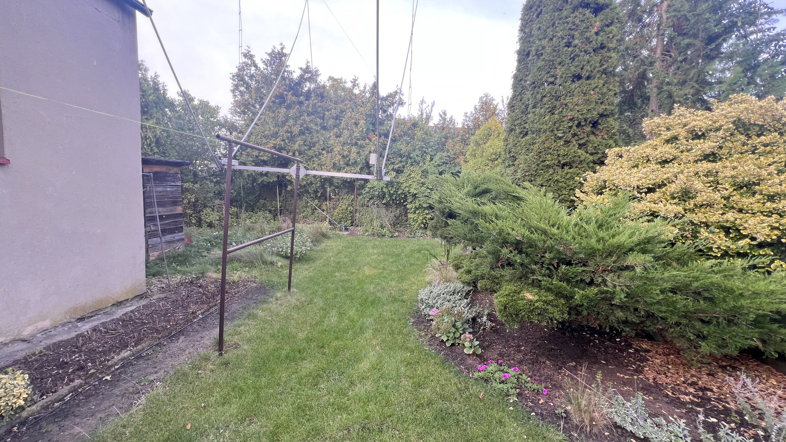 Dom dwurodzinny w bardzo dobrej lokalizacji - zdjęcie 11