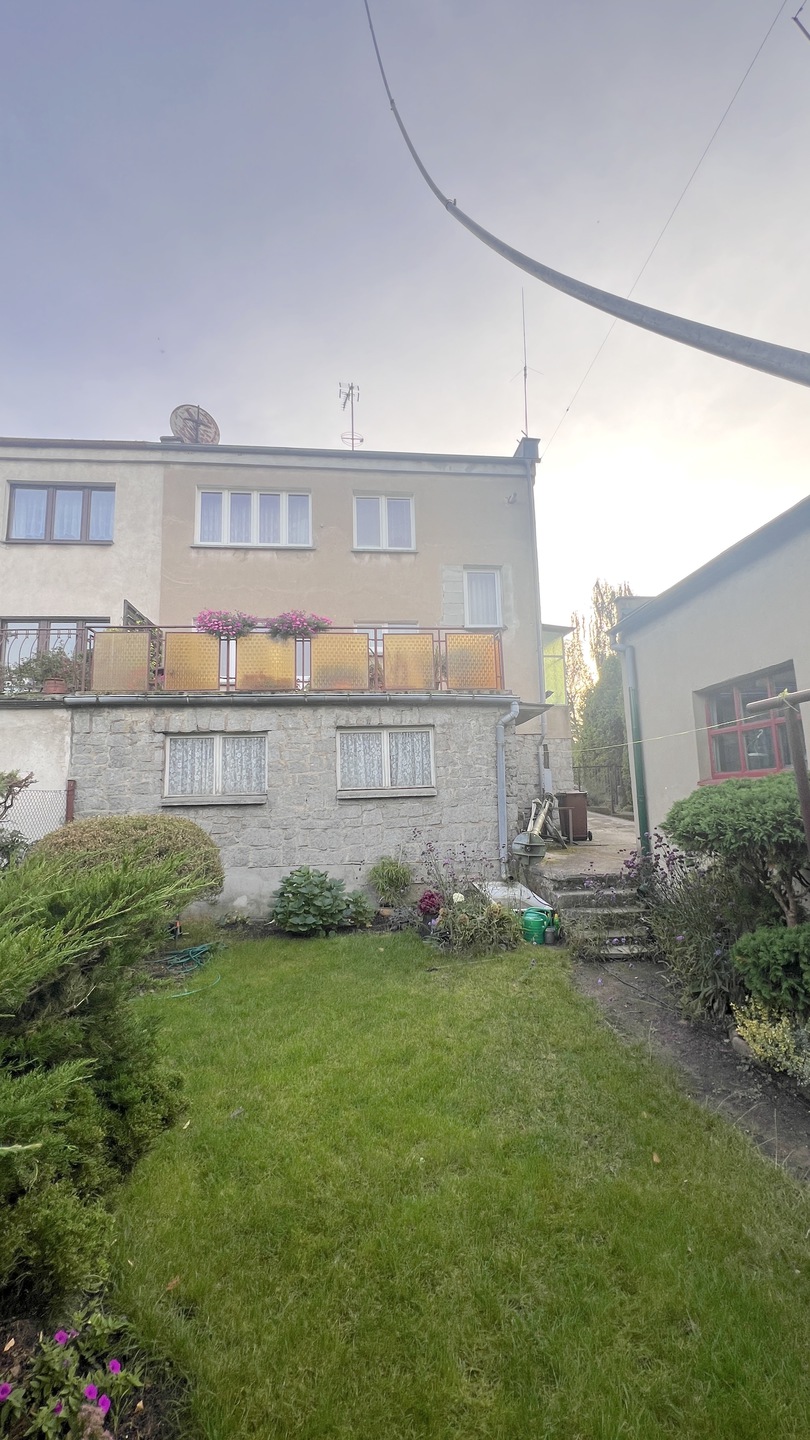 Dom dwurodzinny w bardzo dobrej lokalizacji - zdjęcie 10