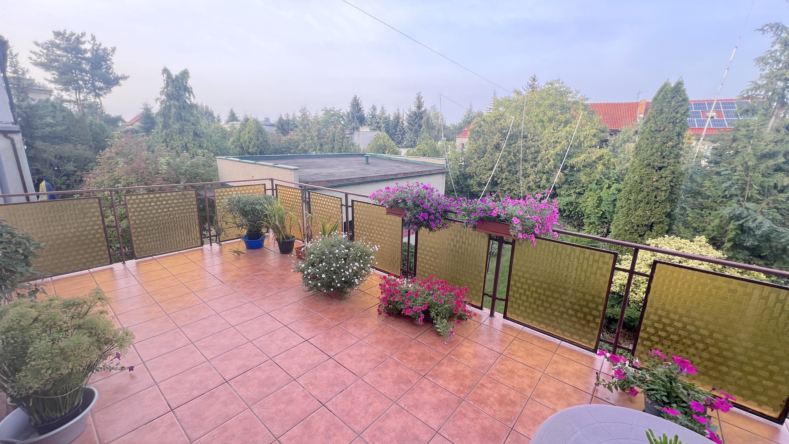 Dom dwurodzinny w bardzo dobrej lokalizacji - zdjęcie 3