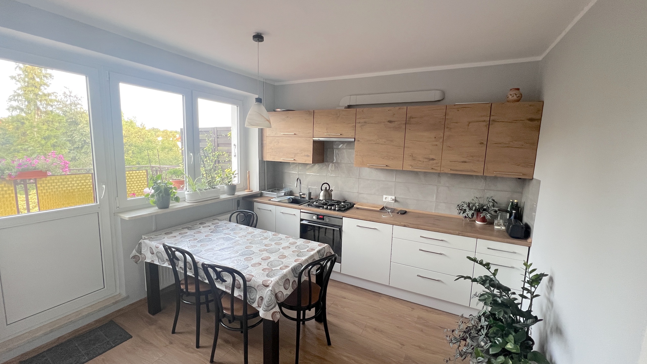 Dom dwurodzinny w bardzo dobrej lokalizacji - zdjęcie 2