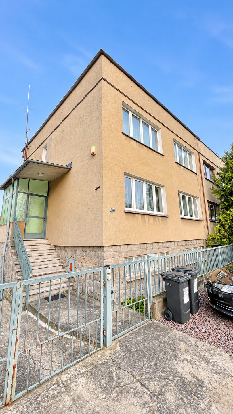 Dom dwurodzinny w bardzo dobrej lokalizacji - zdjęcie 3