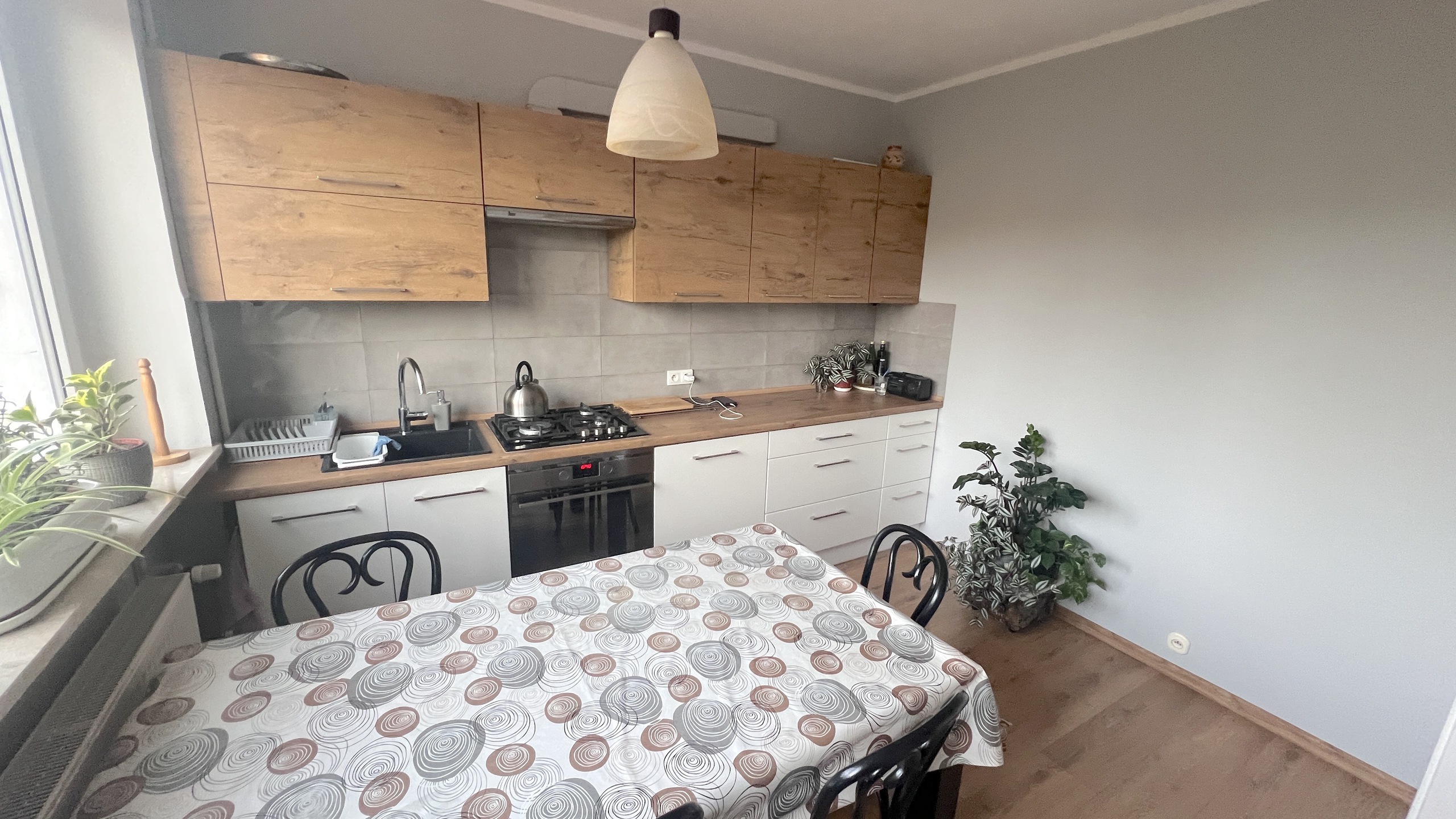 Dom dwurodzinny w bardzo dobrej lokalizacji - zdjęcie 4