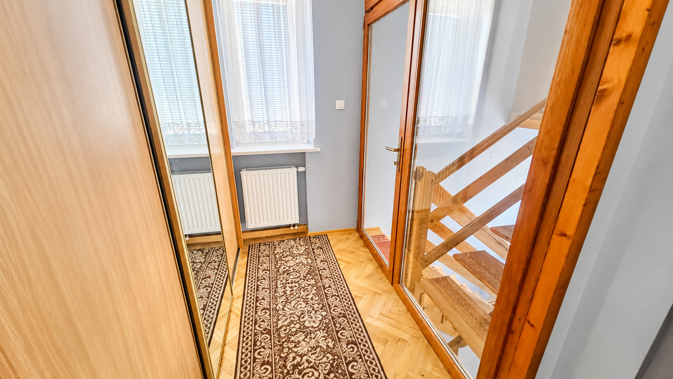 Dom dwurodzinny w bardzo dobrej lokalizacji - zdjęcie 11