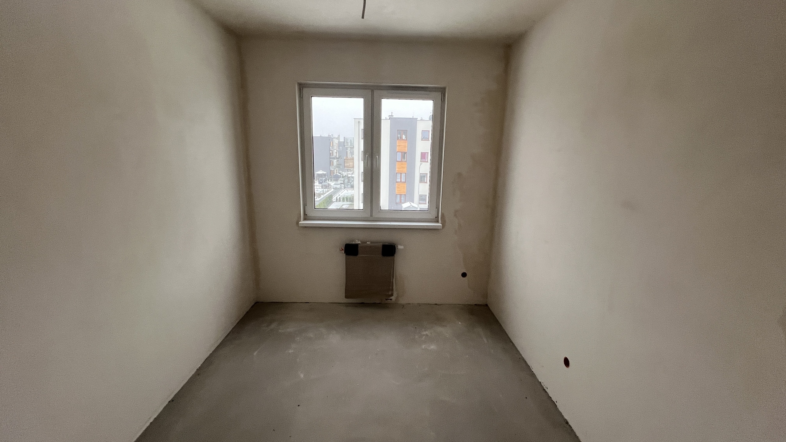 Mieszkanie 4 pokojowe na spokojnym osiedlu przy jeziorze - zdjęcie 12