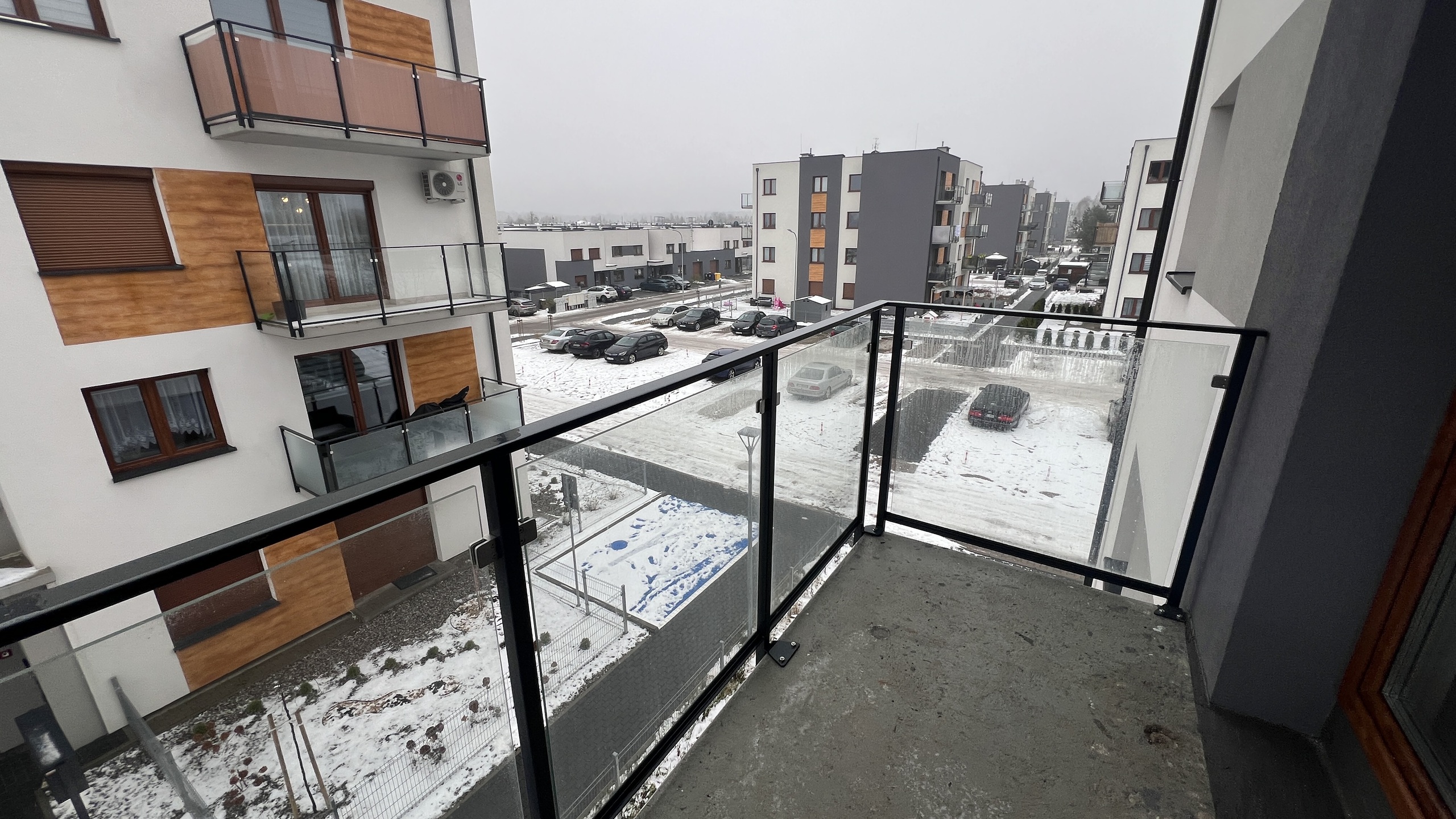 Mieszkanie 4 pokojowe na spokojnym osiedlu przy jeziorze - zdjęcie 5