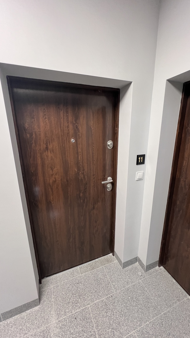 Mieszkanie 4 pokojowe na spokojnym osiedlu przy jeziorze - zdjęcie 19