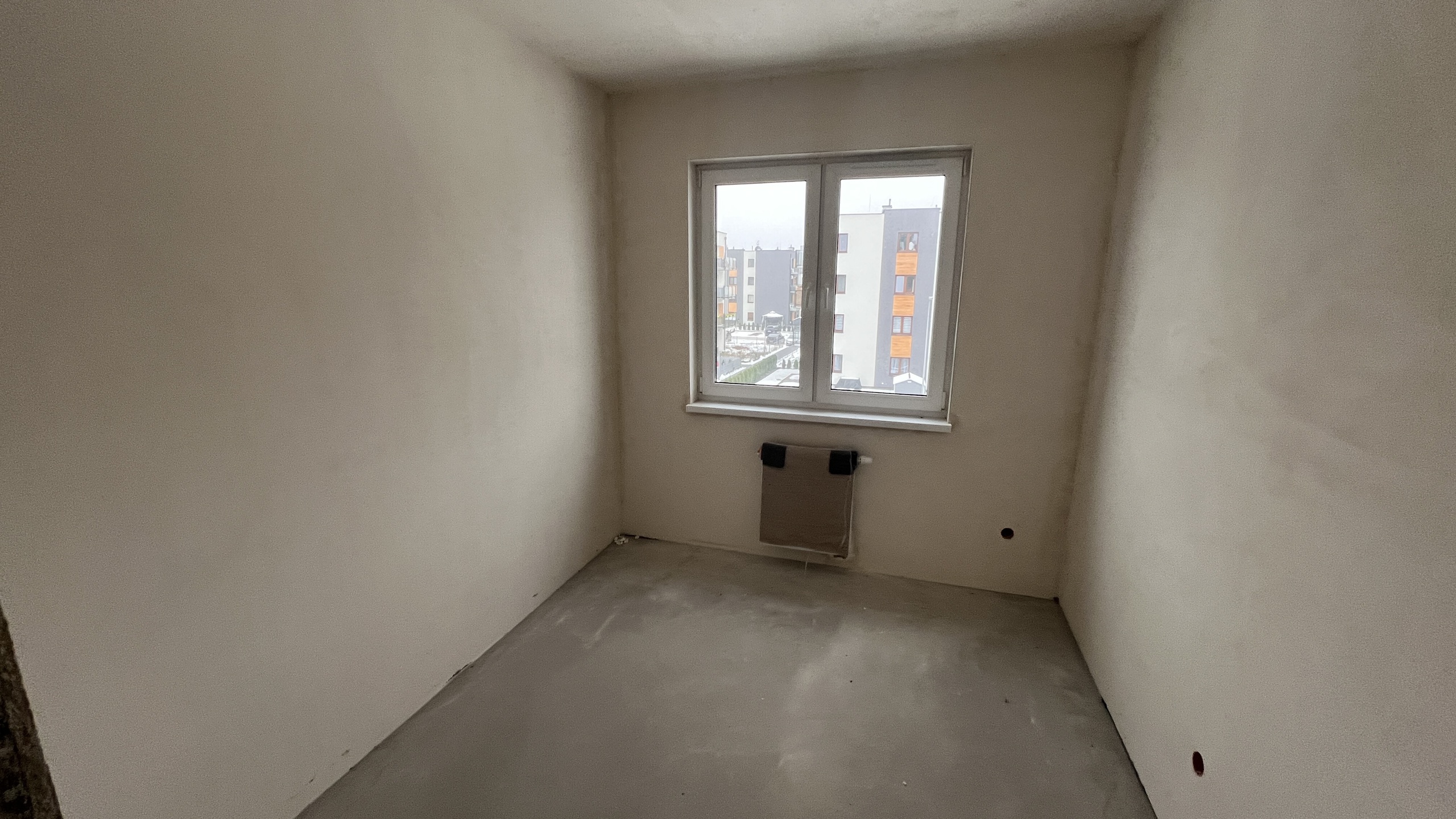 Mieszkanie 4 pokojowe na spokojnym osiedlu przy jeziorze - zdjęcie 10