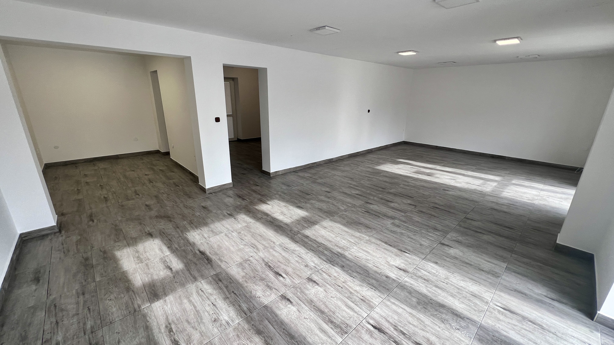 Lokal 85 m2 w widocznej lokalizacji w Luboniu - zdjęcie 13