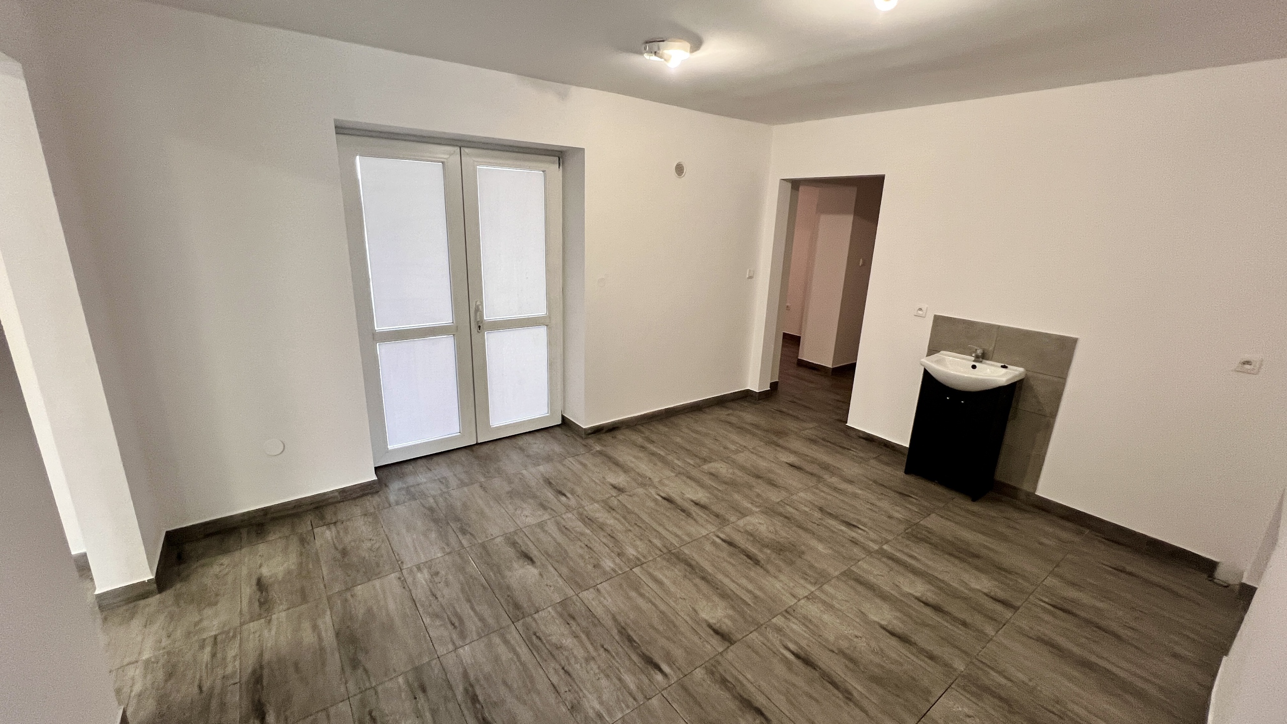 Lokal 85 m2 w widocznej lokalizacji w Luboniu - zdjęcie 9