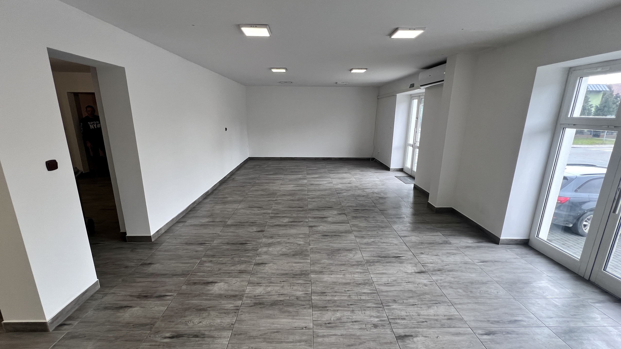 Lokal 85 m2 w widocznej lokalizacji w Luboniu - zdjęcie 5