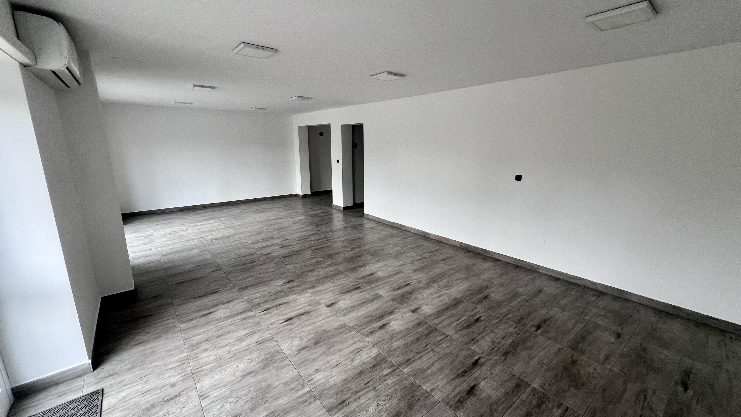 Lokal 85 m2 w widocznej lokalizacji w Luboniu - zdjęcie 4