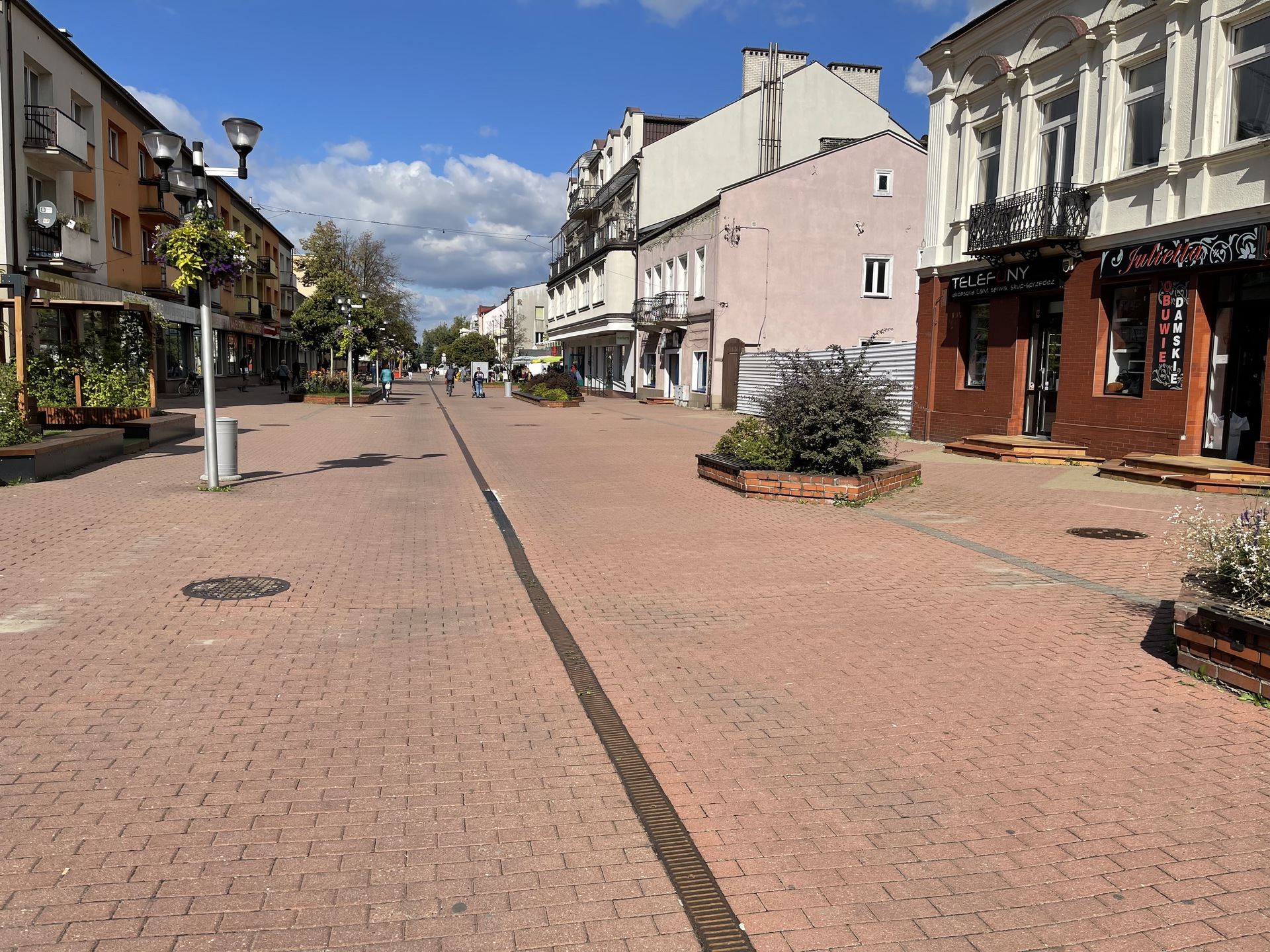 Do wynajęcia lokal 10 m2 usługowo - biurowy, parter - Grodzisk Mazowiecki-ul. 11-Listopada - główny deptak - zdjęcie 2