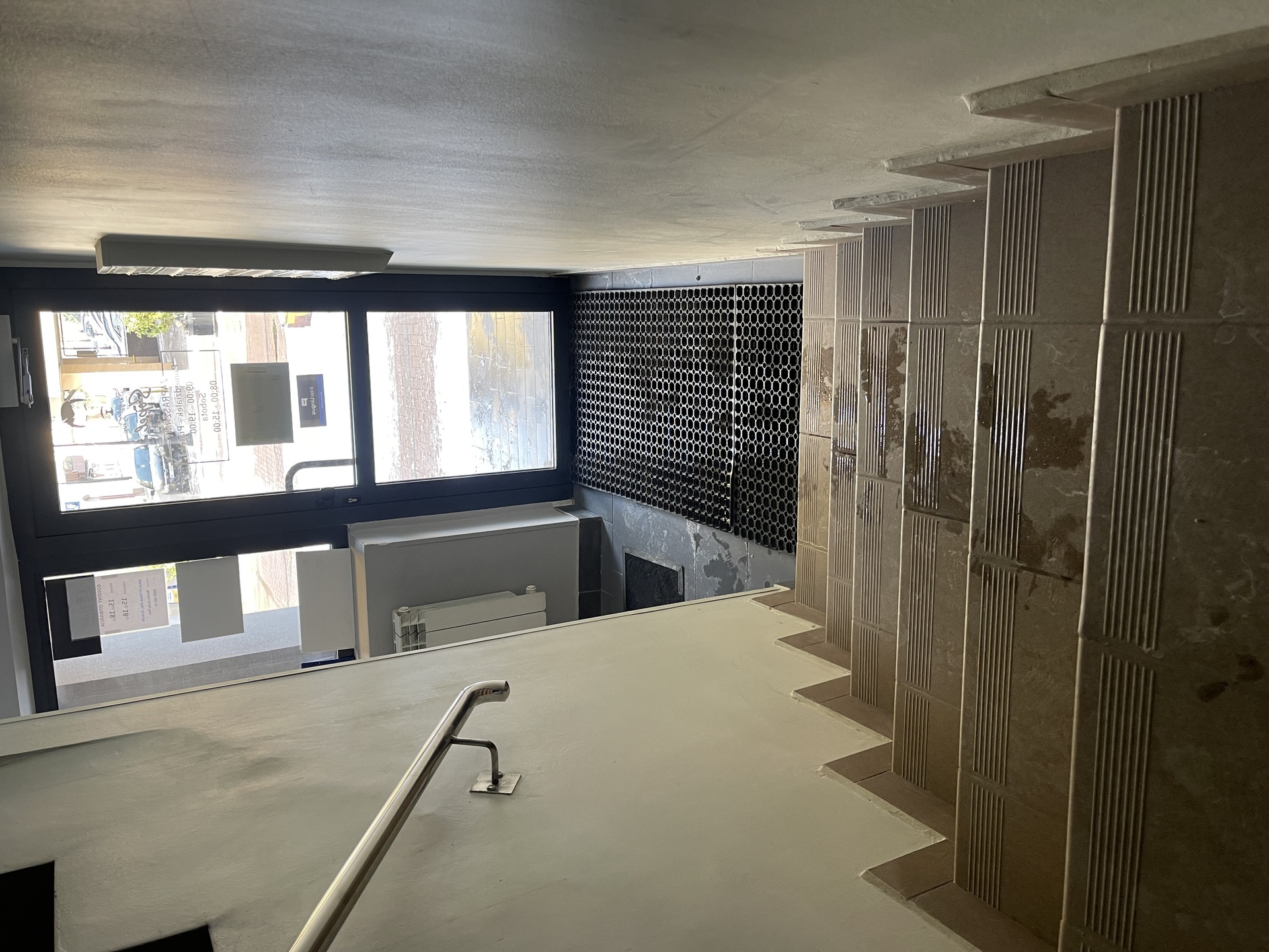 Do wynajęcia lokal 10 m2 usługowo - biurowy, parter - Grodzisk Mazowiecki-ul. 11-Listopada - główny deptak - zdjęcie 3