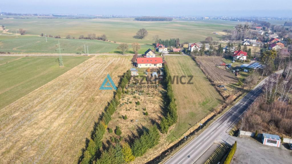 Dom z basenem z potencjałem inwestycjnym - zdjęcie 3