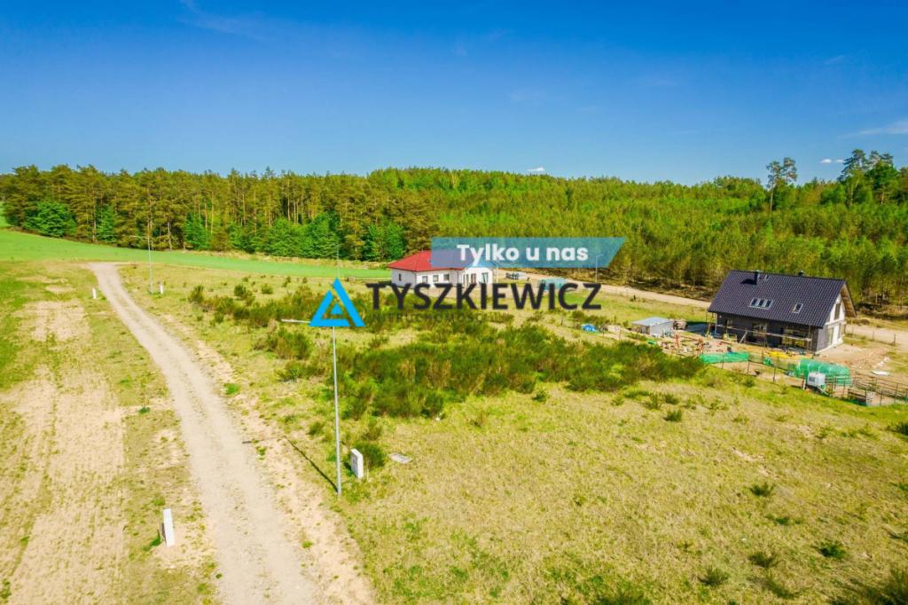 Działka budowlana w spokojnej okolicy przy lesie - zdjęcie 1