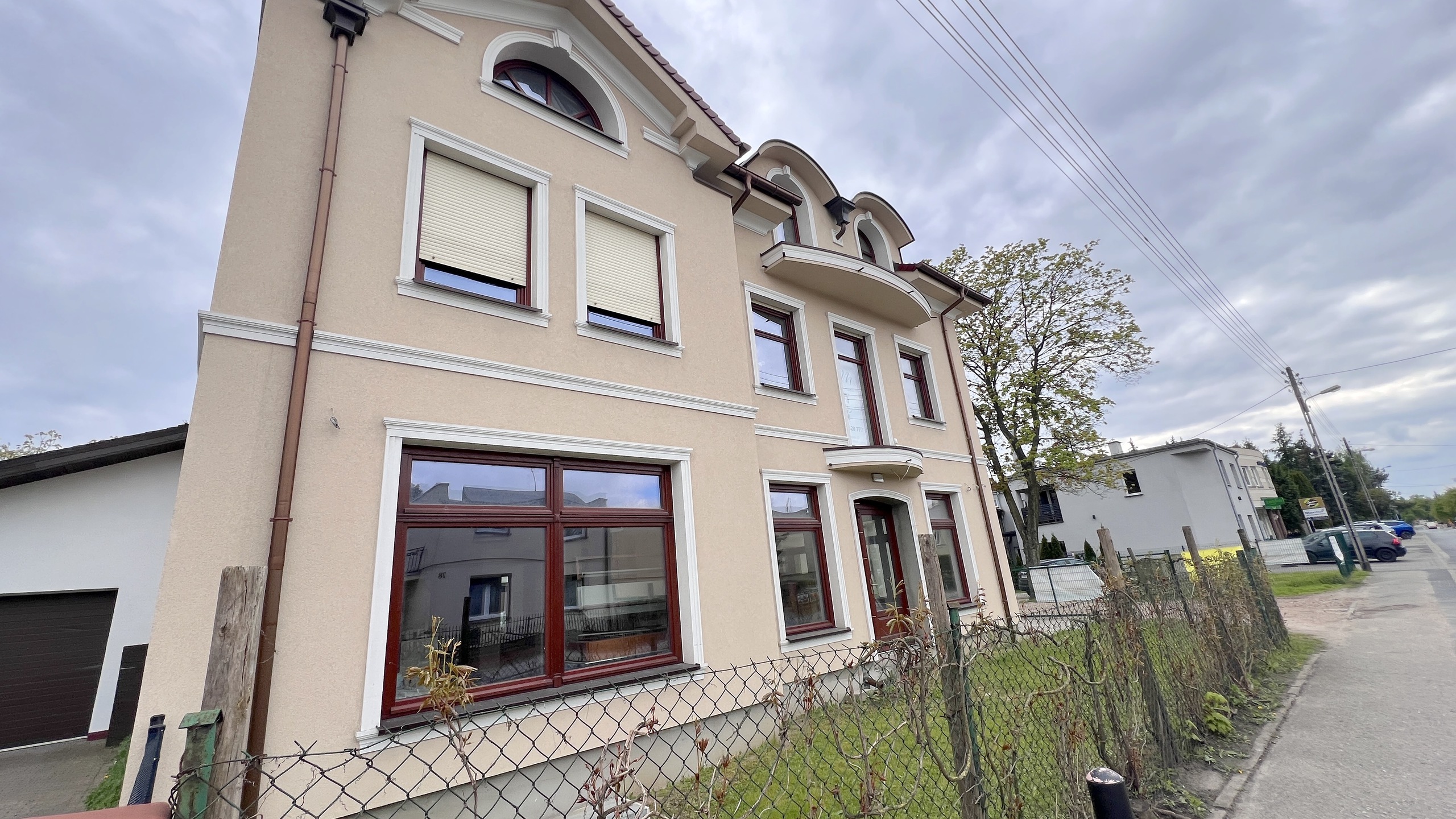 Prestiżowe lokale biurowo usługowe w czytelnym miejscu - zdjęcie 2