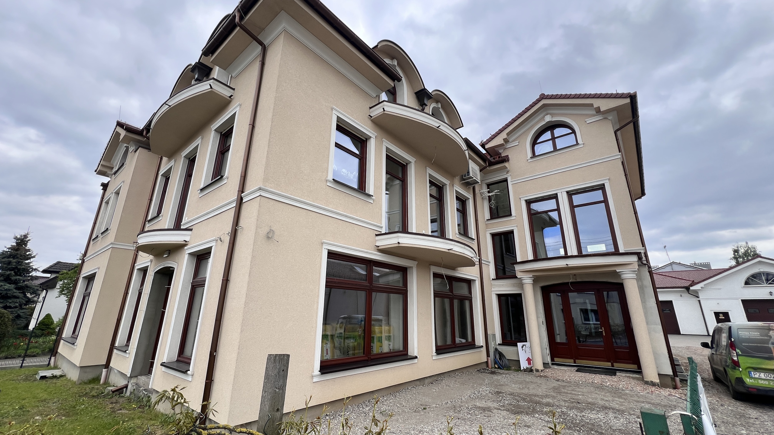 Prestiżowe lokale biurowo usługowe w czytelnym miejscu - zdjęcie 3