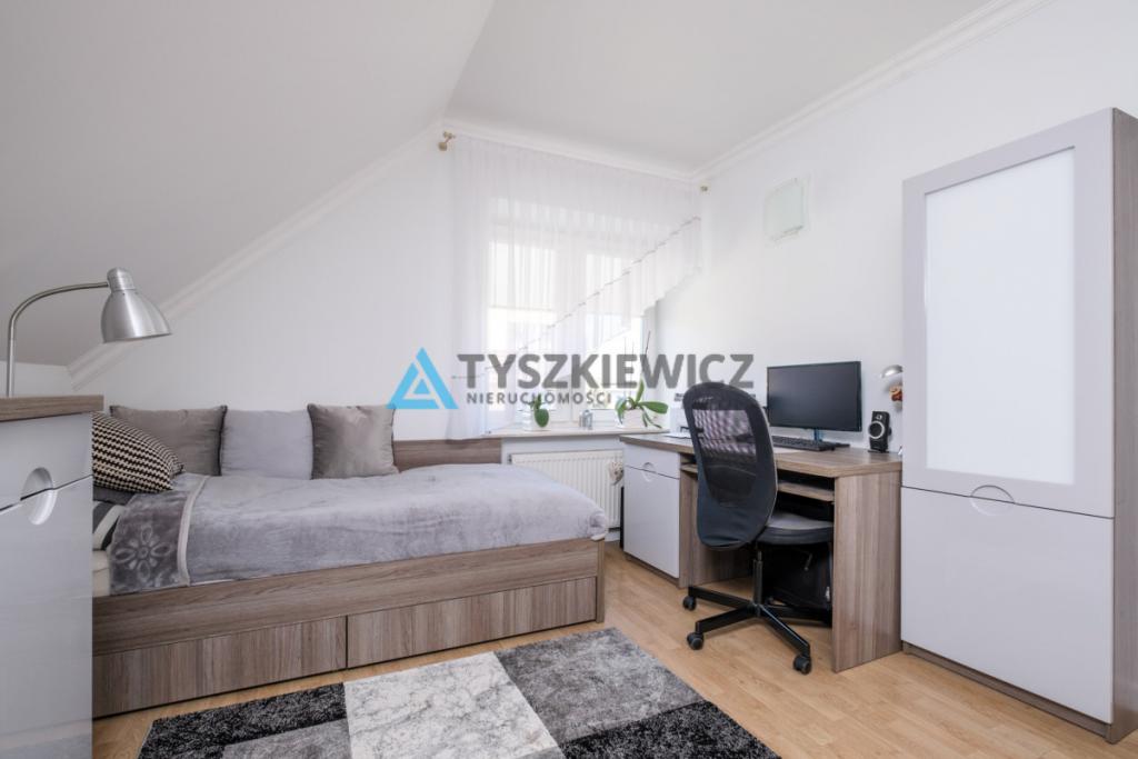 Urokliwy dom z ogrodem i garażem. - zdjęcie 19