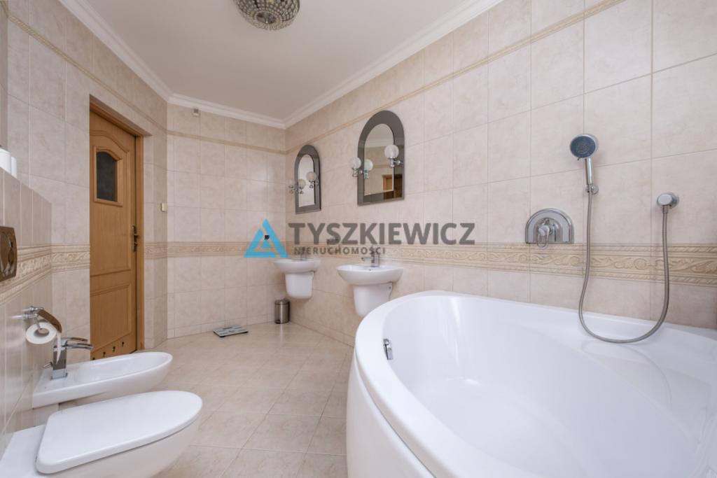 Urokliwy dom z ogrodem i garażem. - zdjęcie 16