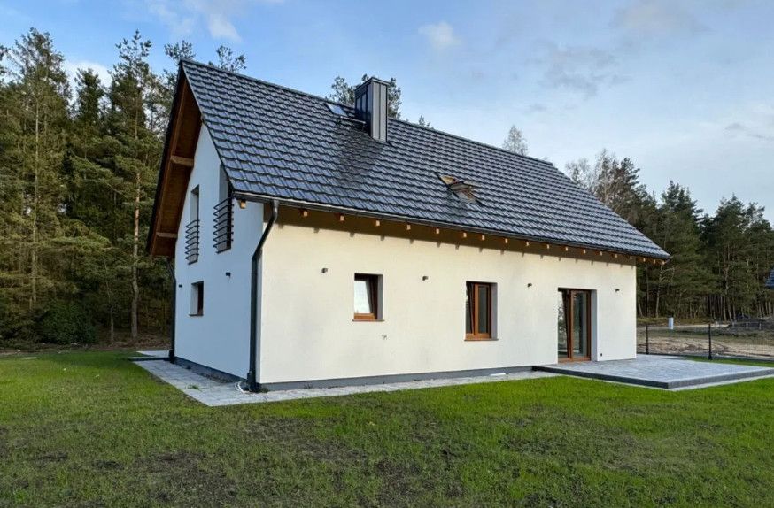 Piękny dom przy lesie - zdjęcie 1
