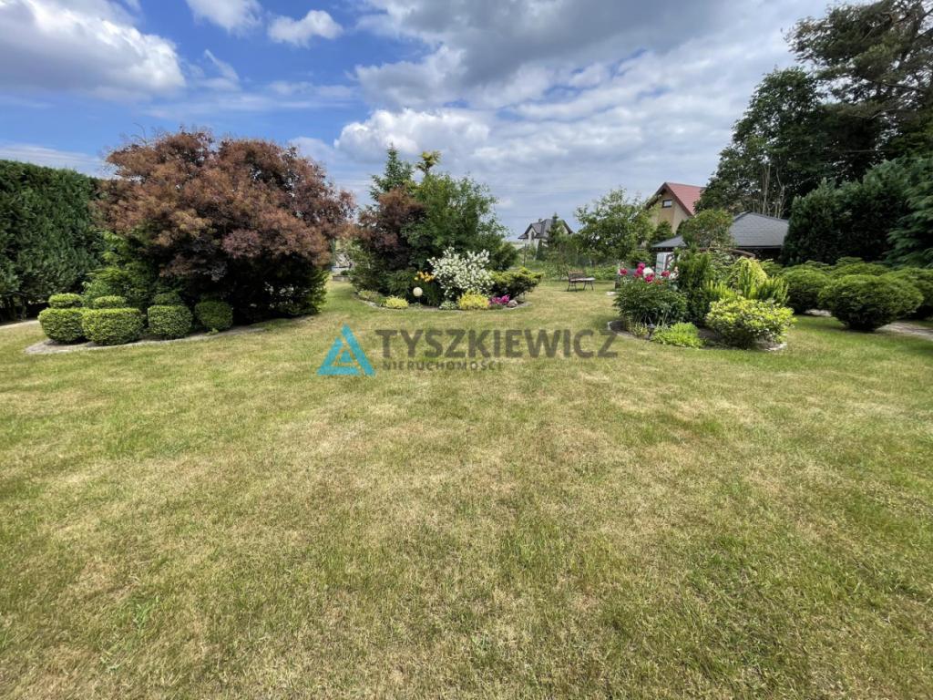 Przestronny, funkcjonalny dom z dużym ogrodem - zdjęcie 18