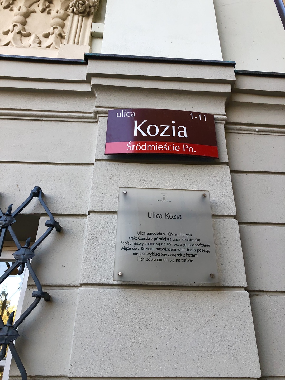 Sprzedam bezpośrednio ciche 3 pokojowe mieszkanie w odbudowanej po wojnie kamienicy w samym sercu Starego Miasta w Warszawie, ulica Kozia. - zdjęcie 3