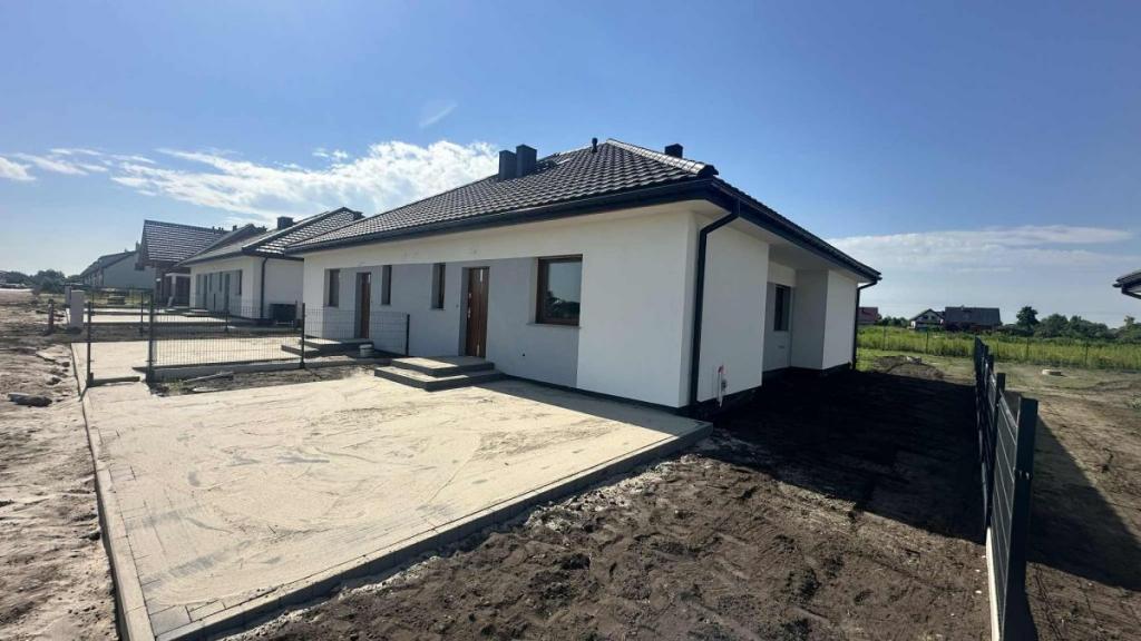 duża działka , 4 pokoje, porterówka - zdjęcie 1