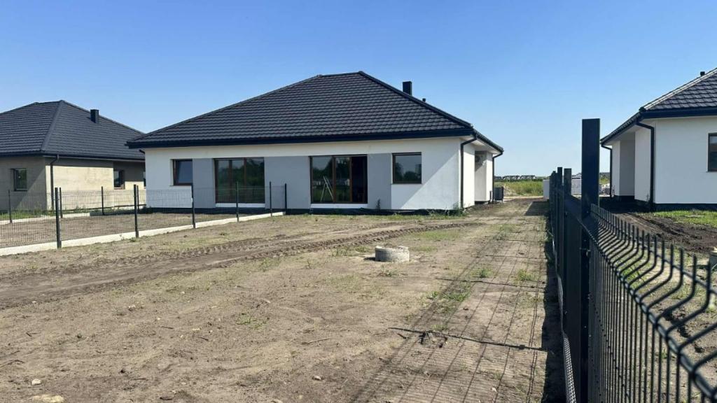 duża działka , 4 pokoje, porterówka - zdjęcie 2