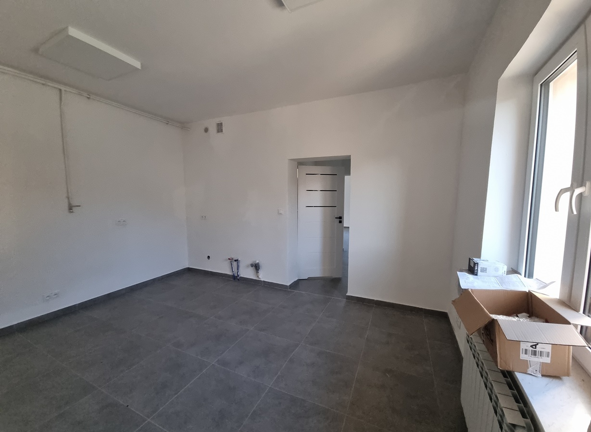 Lokale usługowo-handlowe 200 m2, parkingna 10 samochodów - zdjęcie 2