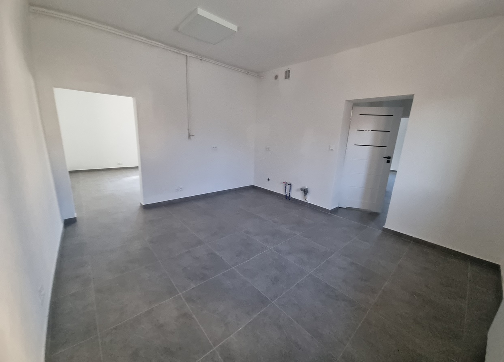 Lokale usługowo-handlowe 200 m2, parkingna 10 samochodów - zdjęcie 4