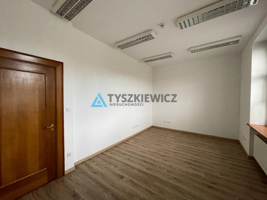 Obiekt historyczny nad rzeką Radunią w Bielkowie - zdjęcie 18