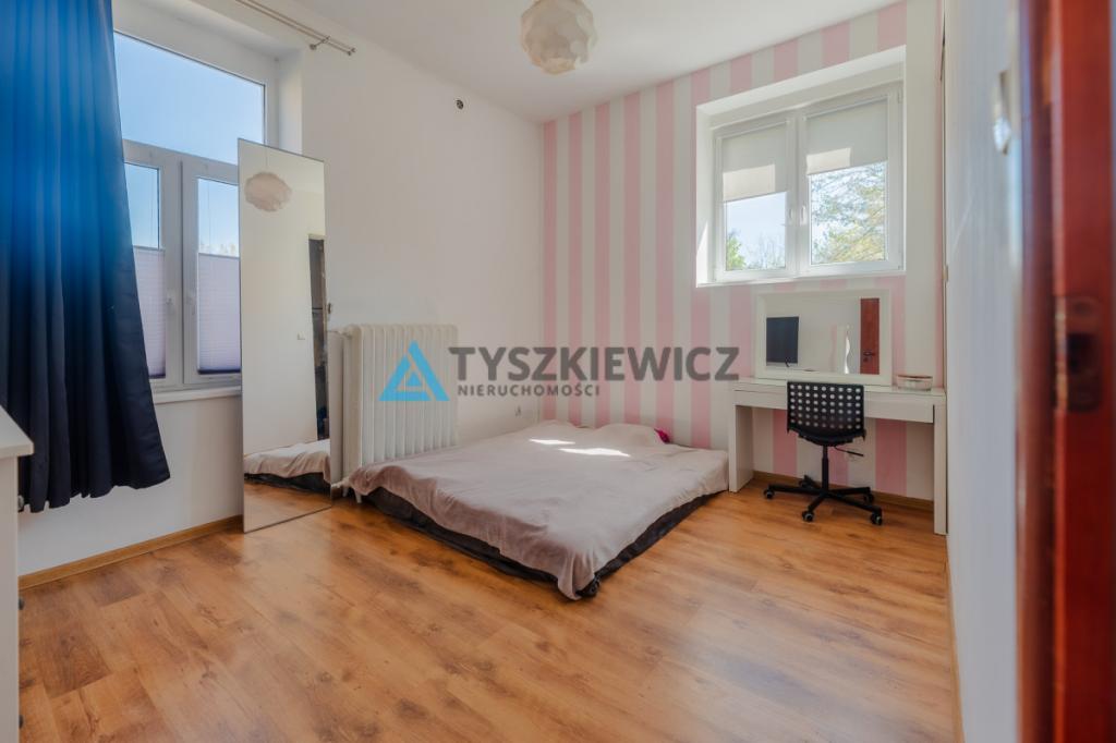 Dom z możliwym podziałem na 2 mieszkania + działka - zdjęcie 11