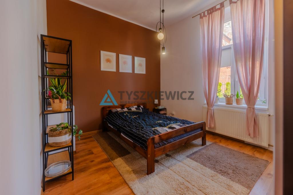 Dom z możliwym podziałem na 2 mieszkania + działka - zdjęcie 10