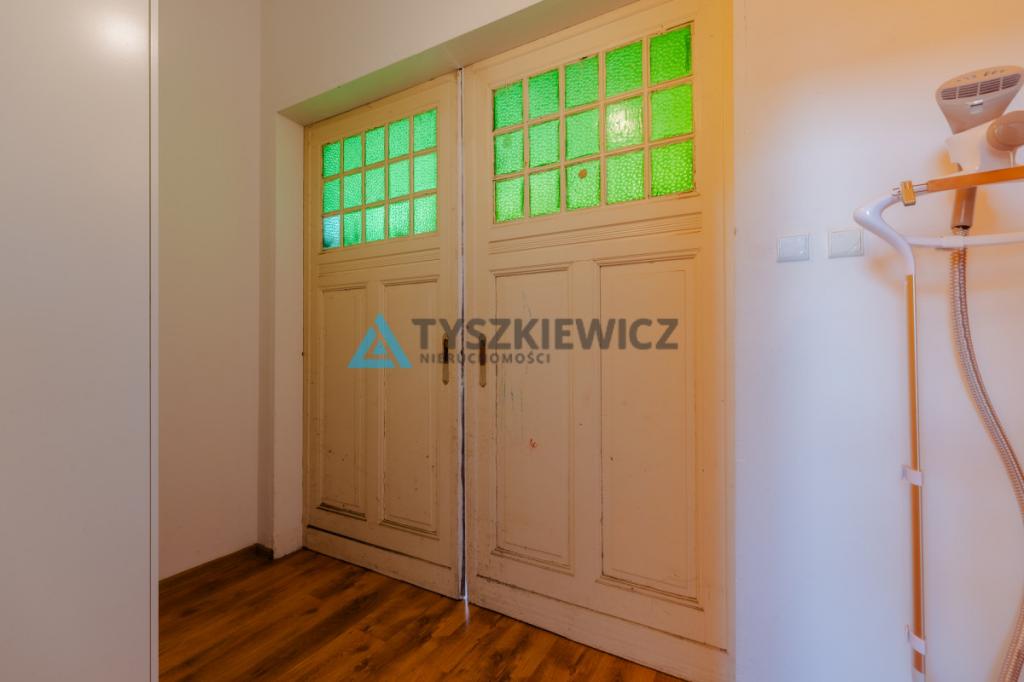 Dom z możliwym podziałem na 2 mieszkania + działka - zdjęcie 9