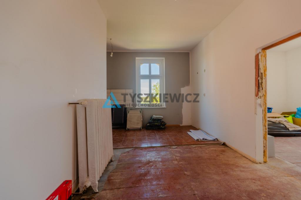 Dom z możliwym podziałem na 2 mieszkania + działka - zdjęcie 15