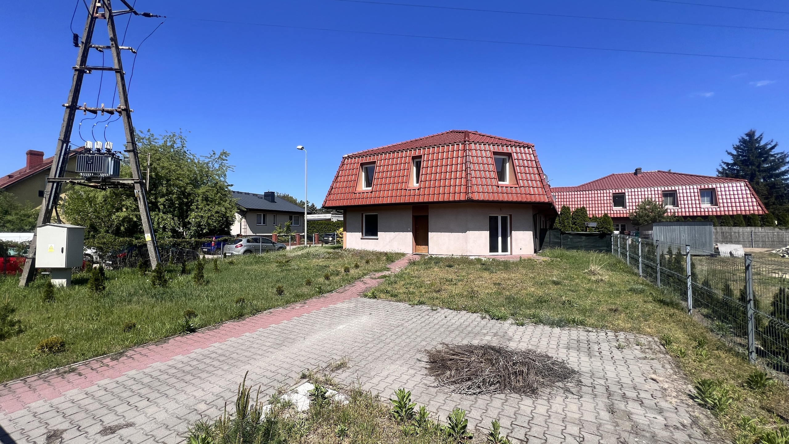 Skrajny segment szeregowca w otulinie lasów - zdjęcie 16