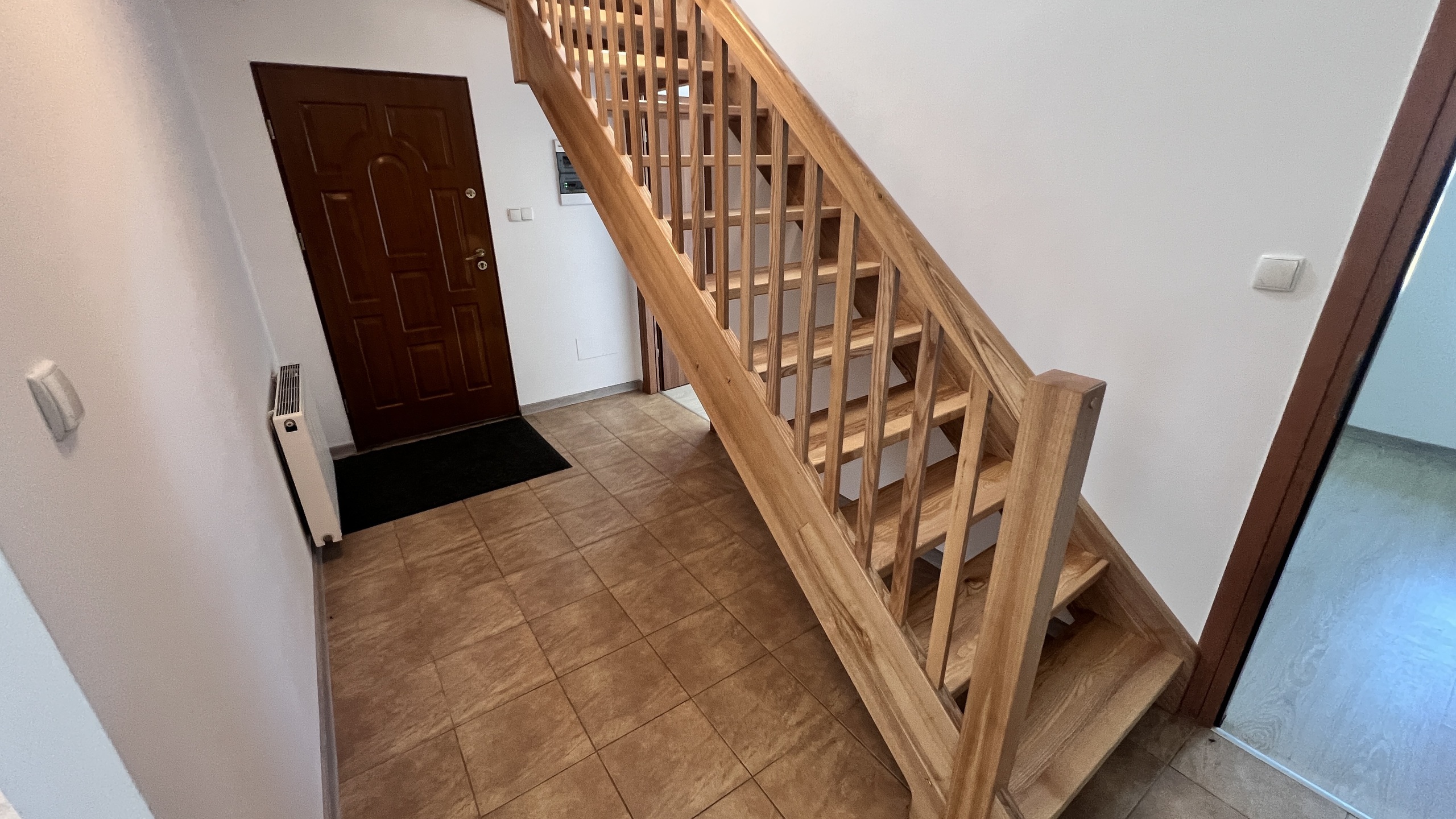 Skrajny segment szeregowca w otulinie lasów - zdjęcie 6