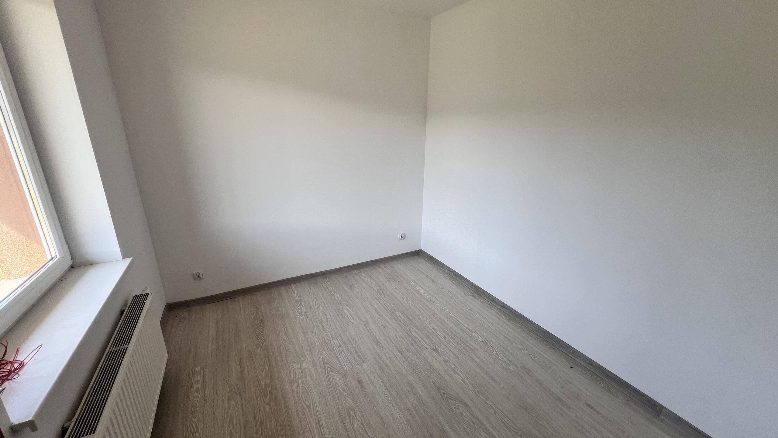 Skrajny segment szeregowca w otulinie lasów - zdjęcie 5