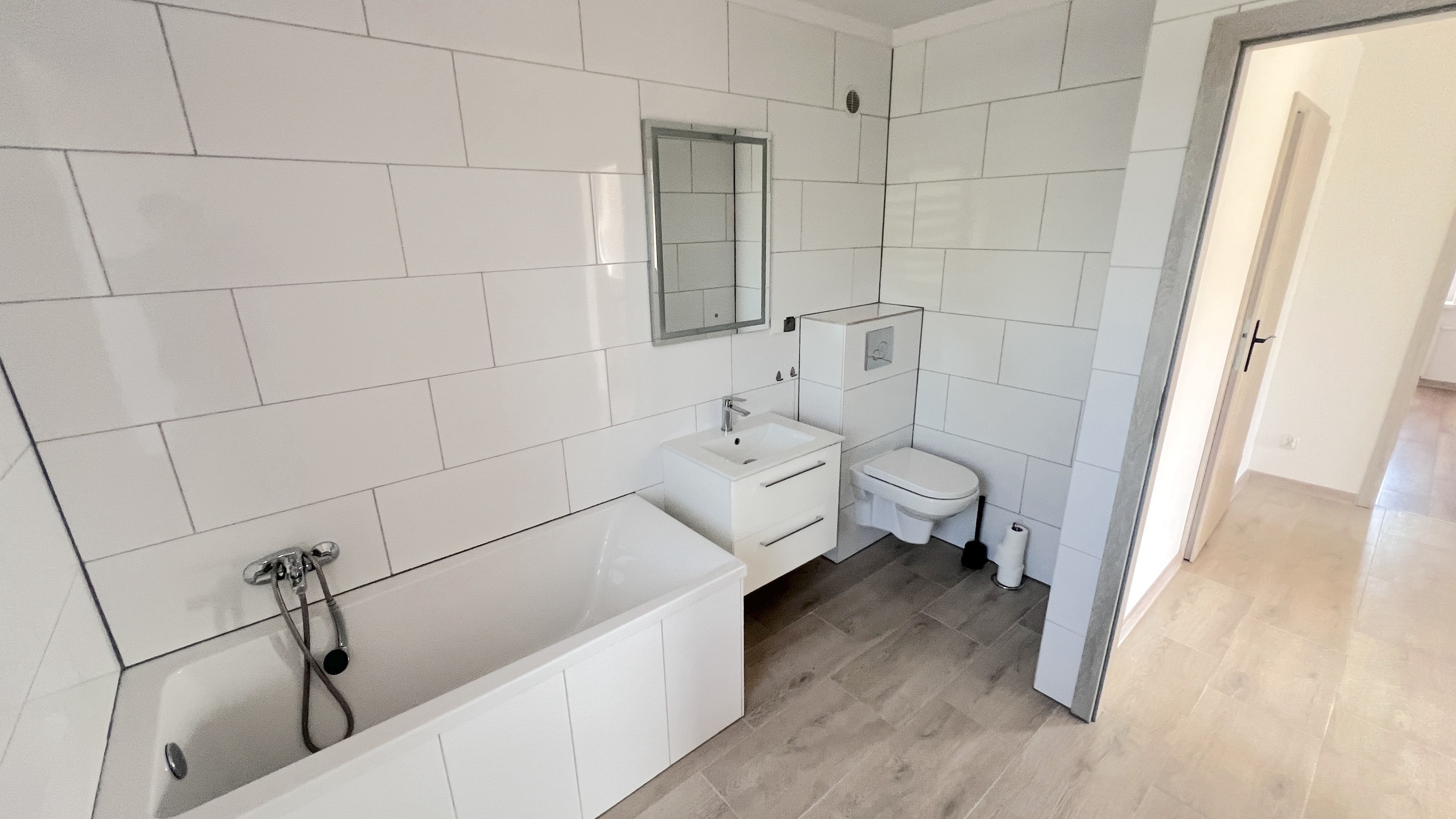 Skrajny segment szeregowca w otulinie lasów - zdjęcie 10