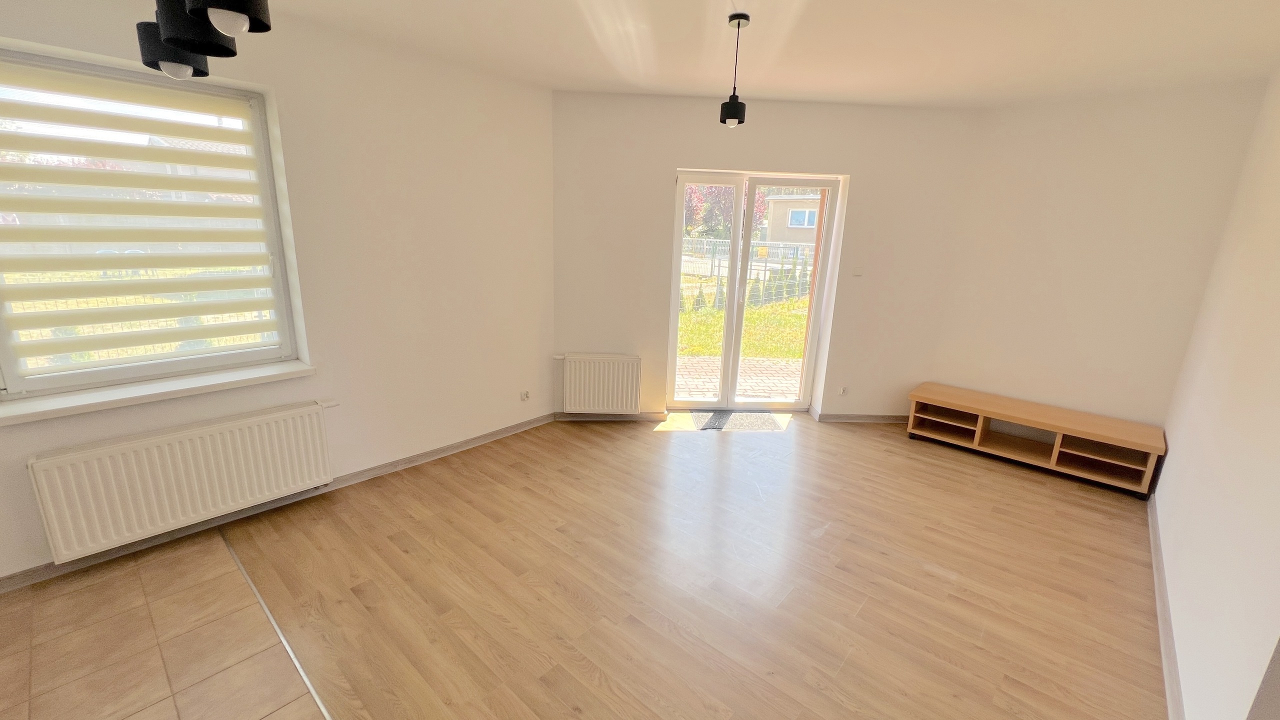 Skrajny segment szeregowca w otulinie lasów - zdjęcie 2