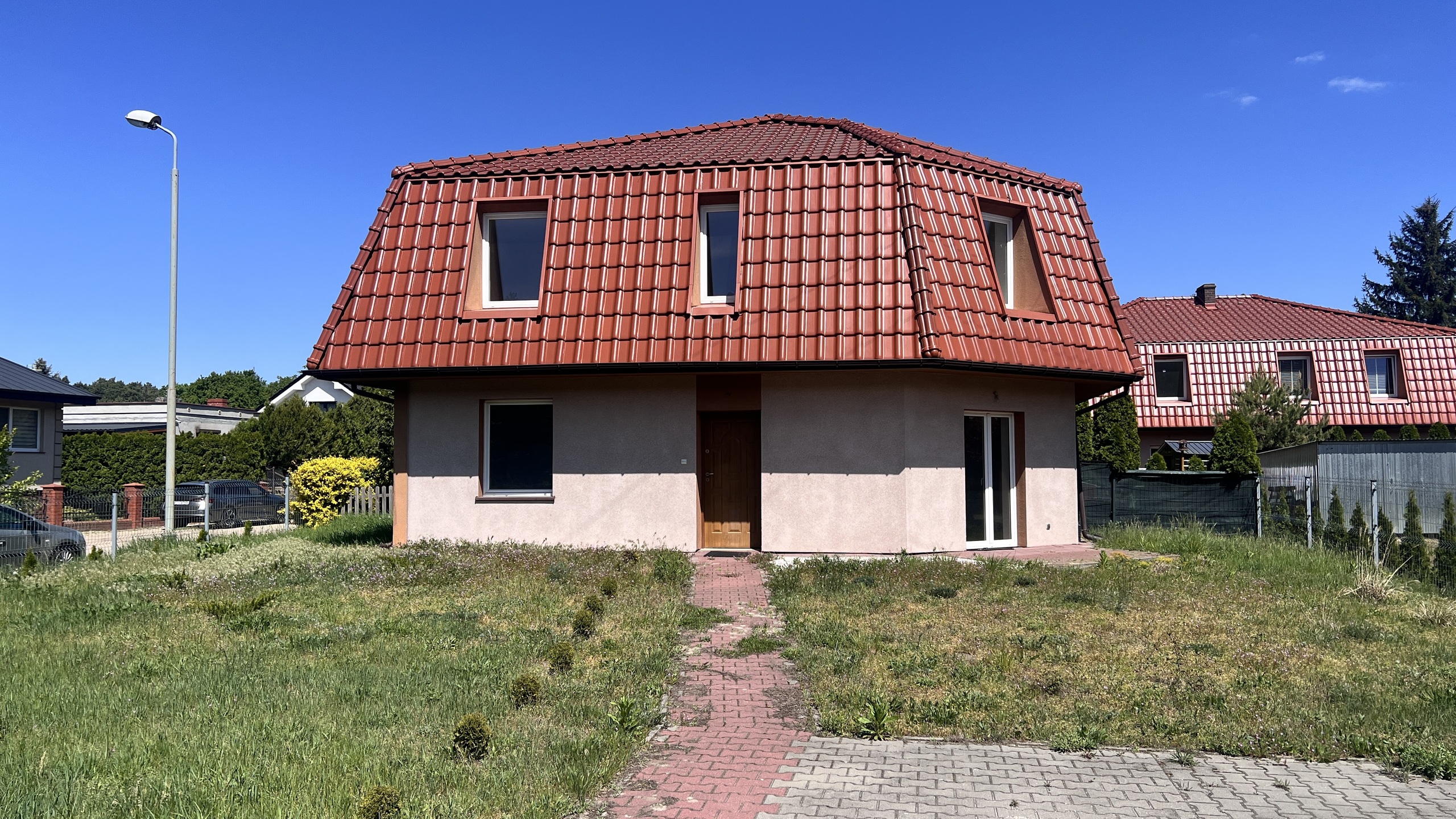 Skrajny segment szeregowca w otulinie lasów - zdjęcie 17