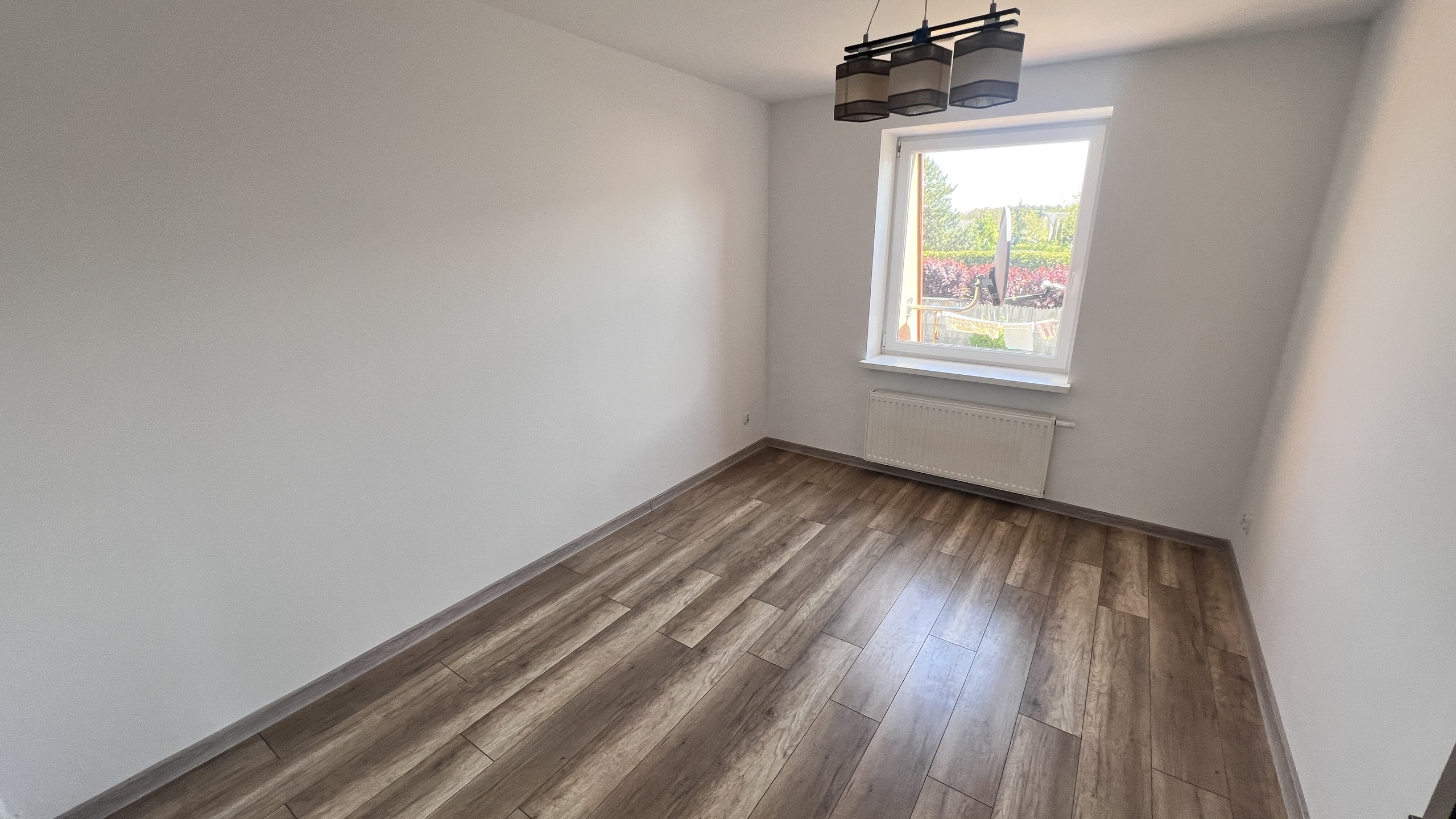 Skrajny segment szeregowca w otulinie lasów - zdjęcie 13