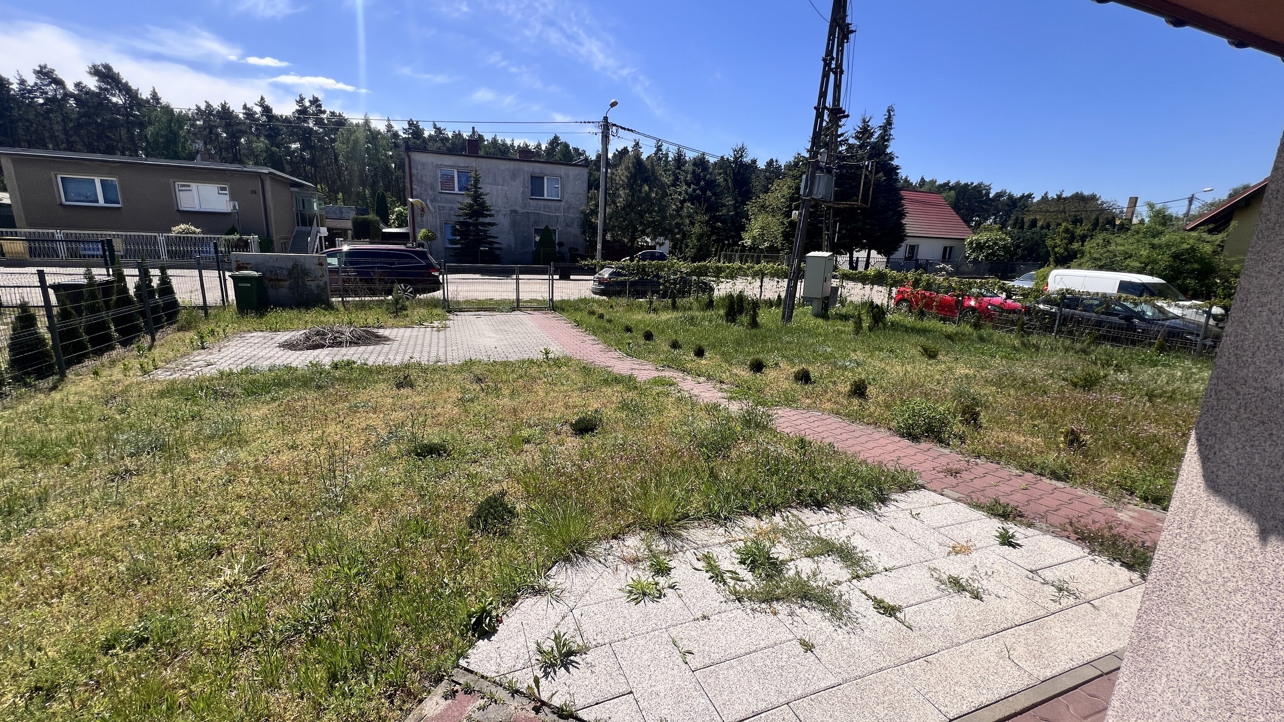 Skrajny segment szeregowca w otulinie lasów - zdjęcie 19