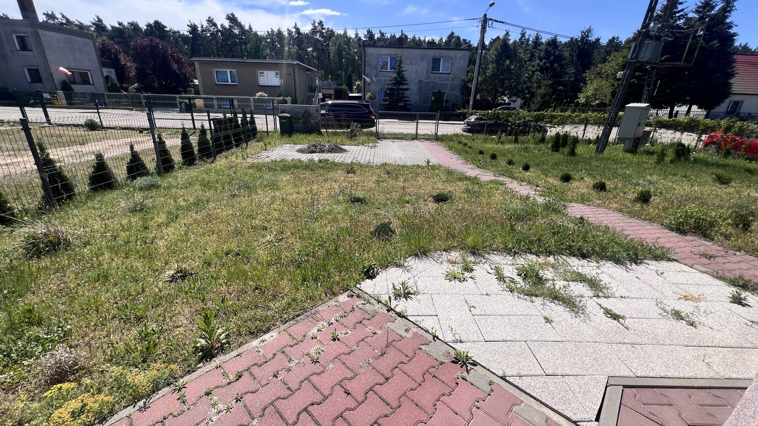 Skrajny segment szeregowca w otulinie lasów - zdjęcie 20