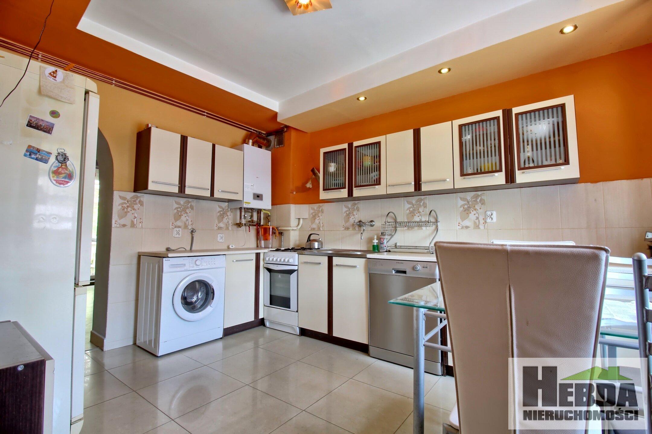 DWUPOZIOMOWY SEGMENT W ZACISZU, TUŻ PRZY TARNOWIE - Z OGRODEM I PIWNICĄ! - zdjęcie 2