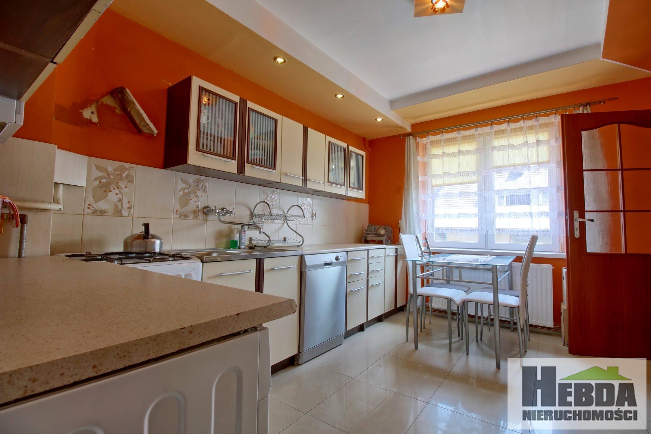 DWUPOZIOMOWY SEGMENT W ZACISZU, TUŻ PRZY TARNOWIE - Z OGRODEM I PIWNICĄ! - zdjęcie 3