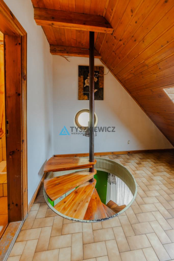Przestronny dom z potencjałem w centrum - zdjęcie 13