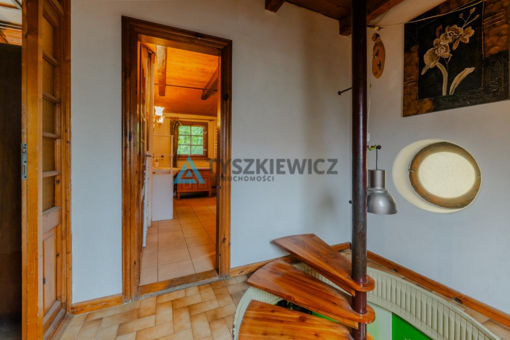 Przestronny dom z potencjałem w centrum - zdjęcie 12