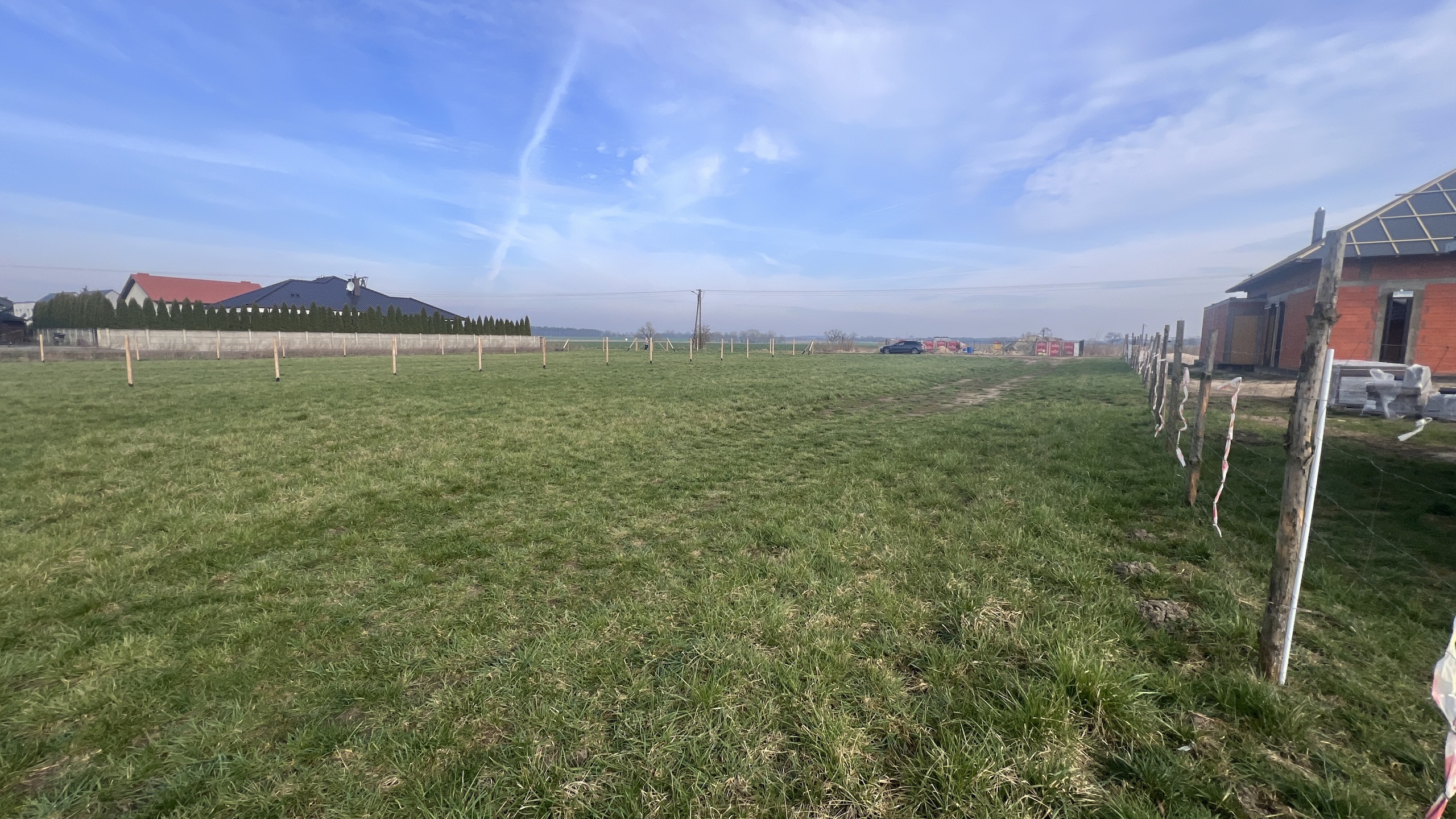 Działka budowlana w spokojnej okolicy - zdjęcie 3